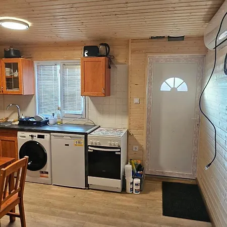 アパート Romantikus Erdei Kunyho Jakuzzival Heviz Koezeleben *