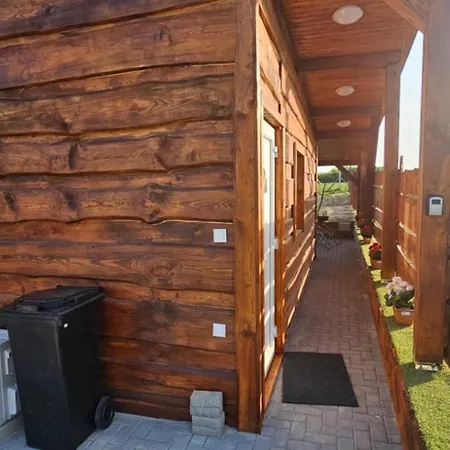 Romantikus Erdei Kunyho Jakuzzival Heviz Koezeleben アパート *