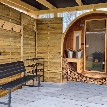 Romantikus Erdei Kunyho Jakuzzival Heviz Koezeleben アパート Rezi