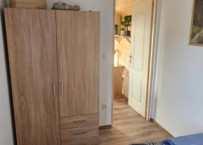 Romantikus Erdei Kunyho Jakuzzival Heviz Koezeleben Appartement *